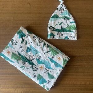 Little Sleepies Green and White Swaddle and Hat Set- New w/o Tags